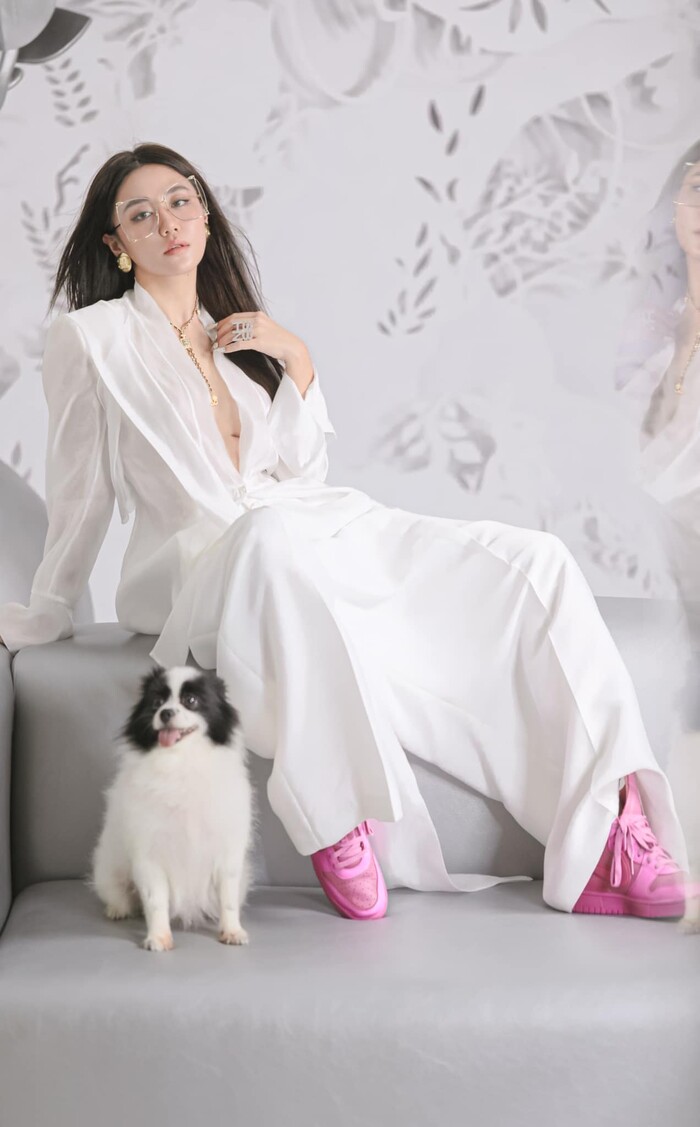 Văn Mai Hương diện áo cổ sâu khoe vòng 1 lấp ló gợi cảm - 5 Văn Mai Hương diện áo cổ sâu khoe vòng 1 lấp ló gợi cảm - 5