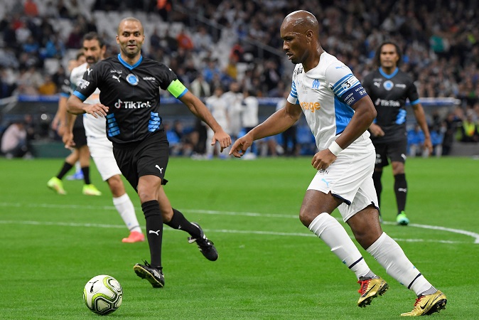Drogba lập hat-trick cho đội Huyền thoại Marseille, tiếp tục gieo sầu cho HLV Wenger - 1 Drogba lập hat-trick cho đội Huyền thoại Marseille, tiếp tục gieo sầu cho HLV Wenger - 1