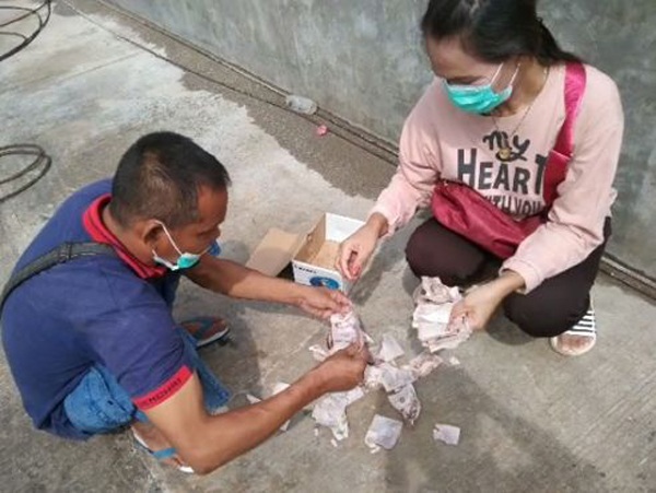Chồng lén giấu quỹ đen trong mui xe ô tô, 6 tháng sau kiểm tra lại liền 'khóc không ra nước mắt' - 1 Chồng lén giấu quỹ đen trong mui xe ô tô, 6 tháng sau kiểm tra lại liền 'khóc không ra nước mắt' - 1