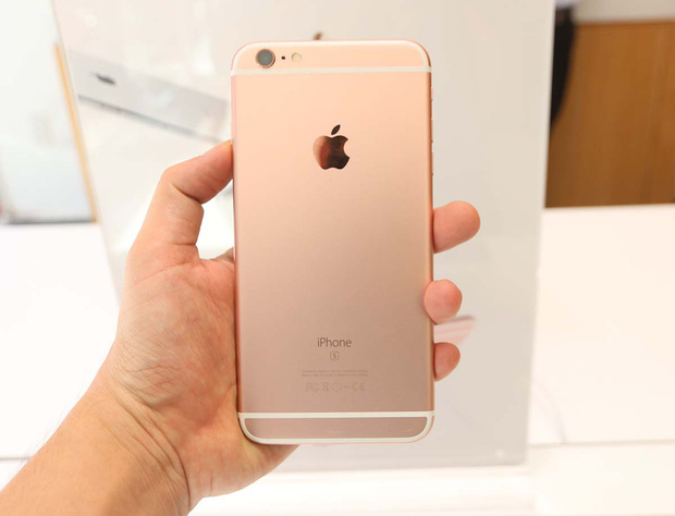 Chiếc iPhone 'đời Tống' gây bất ngờ khi xuất hiện trong MV mới của Adele, hoá ra là có nguyên nhân! - 2 Chiếc iPhone 'đời Tống' gây bất ngờ khi xuất hiện trong MV mới của Adele, hoá ra là có nguyên nhân! - 2