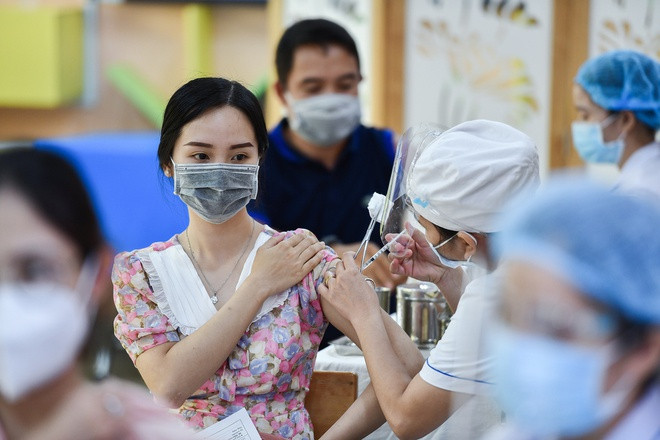 Hà Nội sớm tiêm vaccine COVID-19 cho người dưới 18 tuổi Hà Nội sớm tiêm vaccine COVID-19 cho người dưới 18 tuổi