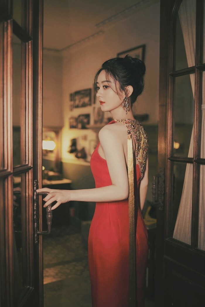 Triệu Lệ Dĩnh khoe body siêu quyến rũ, góc nghiêng thần thánh khiến fan u mê - 5 Triệu Lệ Dĩnh khoe body siêu quyến rũ, góc nghiêng thần thánh khiến fan u mê - 5
