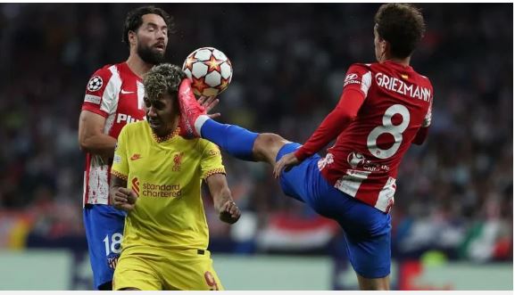 Cận cảnh 2 tình huống ‘tung kungfu’ của Ibrahimovic và Griezmann Cận cảnh 2 tình huống ‘tung kungfu’ của Ibrahimovic và Griezmann