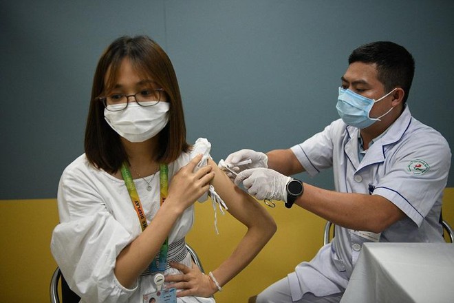 Hà Nội sớm tiêm vaccine COVID-19 cho người dưới 18 tuổi - 1 Hà Nội sớm tiêm vaccine COVID-19 cho người dưới 18 tuổi - 1