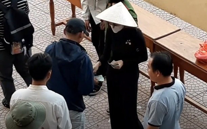 Các tỉnh báo cáo thế nào về hoạt động từ thiện của Thủy Tiên, Đàm Vĩnh Hưng, Hoài Linh? - 2 Các tỉnh báo cáo thế nào về hoạt động từ thiện của Thủy Tiên, Đàm Vĩnh Hưng, Hoài Linh? - 2