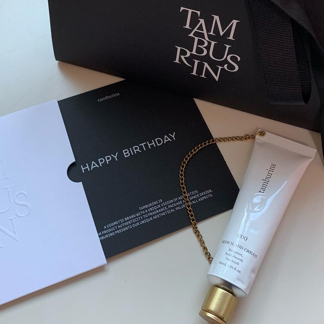 Tầm này tặng kem dưỡng tay là chuẩn nhất, tay mịn màng thơm ngát đảm bảo người ấy muốn nắm mãi chẳng buông! - 3 Tầm này tặng kem dưỡng tay là chuẩn nhất, tay mịn màng thơm ngát đảm bảo người ấy muốn nắm mãi chẳng buông! - 3