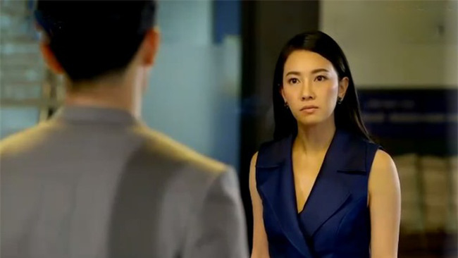 Vợ bị chồng mỉa mai 'quê mùa' khi thử đôi giày hàng hiệu chị dâu cho và màn 'dạy dỗ' khiến anh chồng ngượng chín mặt - 1 Vợ bị chồng mỉa mai 'quê mùa' khi thử đôi giày hàng hiệu chị dâu cho và màn 'dạy dỗ' khiến anh chồng ngượng chín mặt - 1