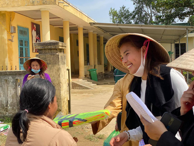 Thuý Diễm tung sao kê sau khi bị gọi tên: Chỉ giải trình đúng người đủ điều kiện, sẵn sàng phối hợp với cơ quan điều tra! - 2 Thuý Diễm tung sao kê sau khi bị gọi tên: Chỉ giải trình đúng người đủ điều kiện, sẵn sàng phối hợp với cơ quan điều tra! - 2