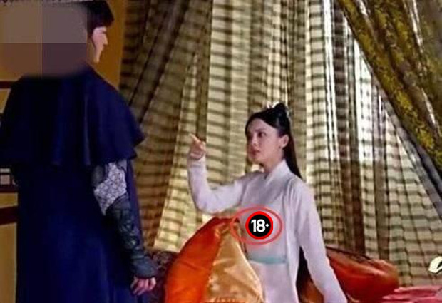 Một mỹ nhân Tân Cương lộ ngực phản cảm ở liên tiếp 3 phim lớn, ngại mặc đồ lót vì nóng hay 'nghiện' khoe thân đến phát rồ? - 1 Một mỹ nhân Tân Cương lộ ngực phản cảm ở liên tiếp 3 phim lớn, ngại mặc đồ lót vì nóng hay 'nghiện' khoe thân đến phát rồ? - 1
