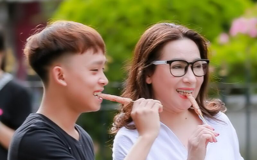 'Rất nhiều show không trả cát xê cho Hồ Văn Cường vì không có nhu cầu mời diễn' 'Rất nhiều show không trả cát xê cho Hồ Văn Cường vì không có nhu cầu mời diễn'