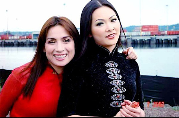 NS Như Quỳnh đến thắp nhang viếng thăm NS Phi Nhung sau tang lễ, xót xa nhớ về giấc mơ gần 20 năm trước bên bạn thân - 2 NS Như Quỳnh đến thắp nhang viếng thăm NS Phi Nhung sau tang lễ, xót xa nhớ về giấc mơ gần 20 năm trước bên bạn thân - 2