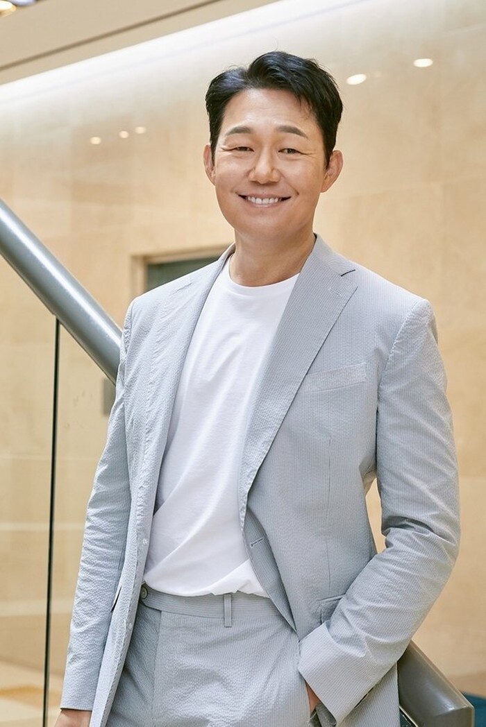 Joo Ji Hoon và đoàn phim bị ong vò vẽ tấn công ở phim trường: 13 người phải nhập viện cấp cứu - 2 Joo Ji Hoon và đoàn phim bị ong vò vẽ tấn công ở phim trường: 13 người phải nhập viện cấp cứu - 2