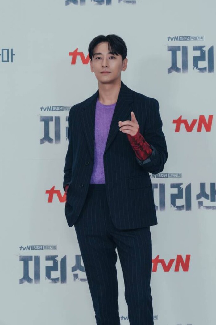 Joo Ji Hoon và đoàn phim bị ong vò vẽ tấn công ở phim trường: 13 người phải nhập viện cấp cứu - 1 Joo Ji Hoon và đoàn phim bị ong vò vẽ tấn công ở phim trường: 13 người phải nhập viện cấp cứu - 1