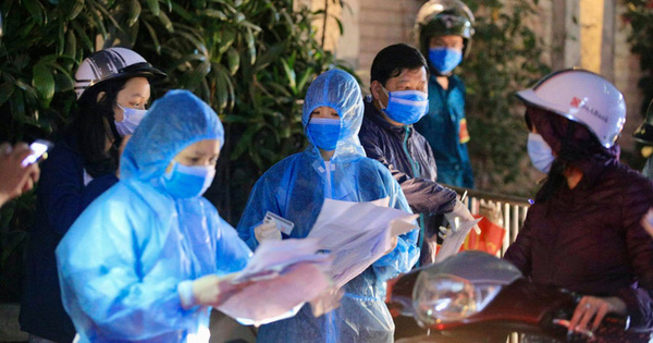 Hà Nội phát hiện 15 ca dương tính SARS-CoV-2, 5 người về từ vùng có dịch Hà Nội phát hiện 15 ca dương tính SARS-CoV-2, 5 người về từ vùng có dịch