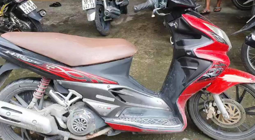Đội hiệp sĩ bắt được đối tượng trộm hơn 300 triệu đồng của tài xế quên khoá cửa xe - 1 Đội hiệp sĩ bắt được đối tượng trộm hơn 300 triệu đồng của tài xế quên khoá cửa xe - 1