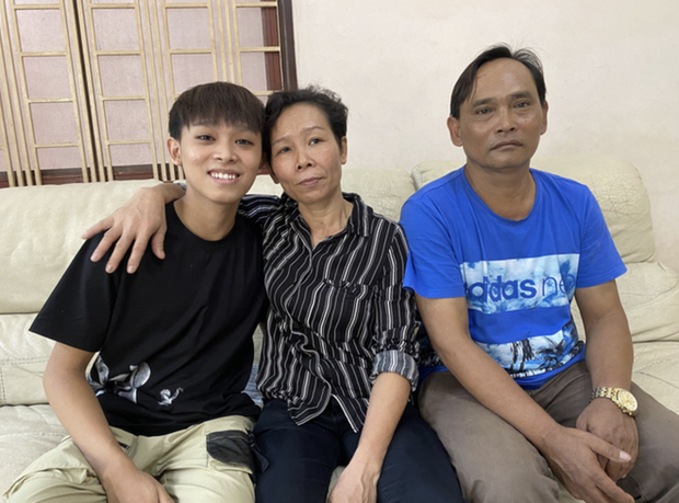 Hồ Văn Cường thay đổi sau 6 năm: Hào quang đến sớm và sóng gió đón đầu ở tuổi 18! - 31 Hồ Văn Cường thay đổi sau 6 năm: Hào quang đến sớm và sóng gió đón đầu ở tuổi 18! - 31