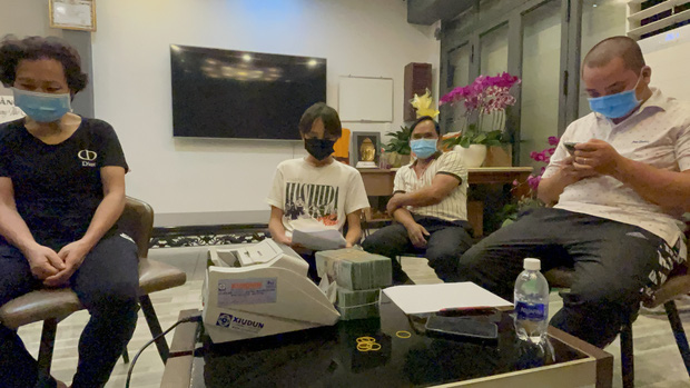 Hồ Văn Cường thay đổi sau 6 năm: Hào quang đến sớm và sóng gió đón đầu ở tuổi 18! - 27 Hồ Văn Cường thay đổi sau 6 năm: Hào quang đến sớm và sóng gió đón đầu ở tuổi 18! - 27
