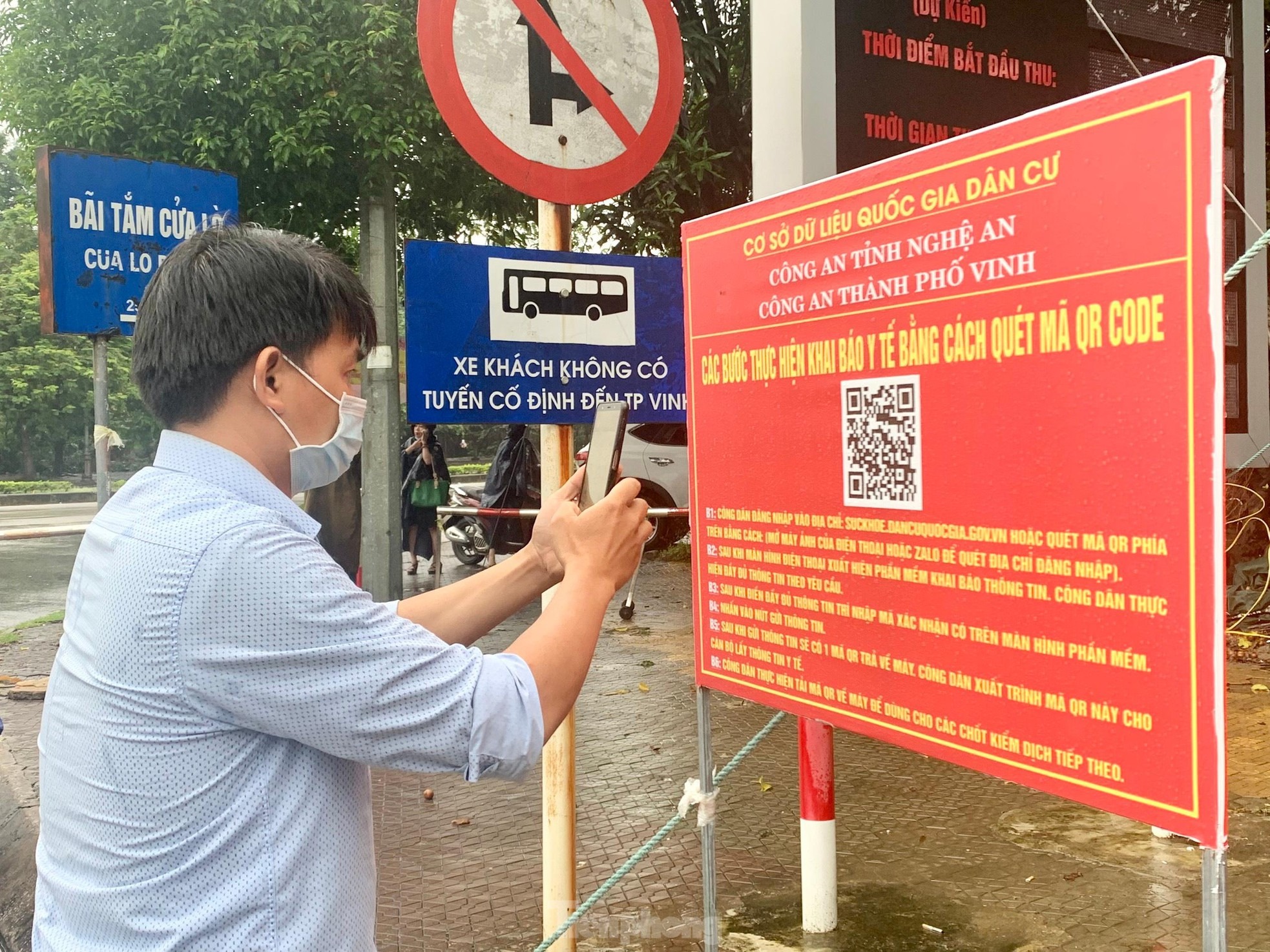 Ngày đầu người dân Nghệ An, Hà Tĩnh qua lại không cần giấy test COVID-19 - 2 Ngày đầu người dân Nghệ An, Hà Tĩnh qua lại không cần giấy test COVID-19 - 2