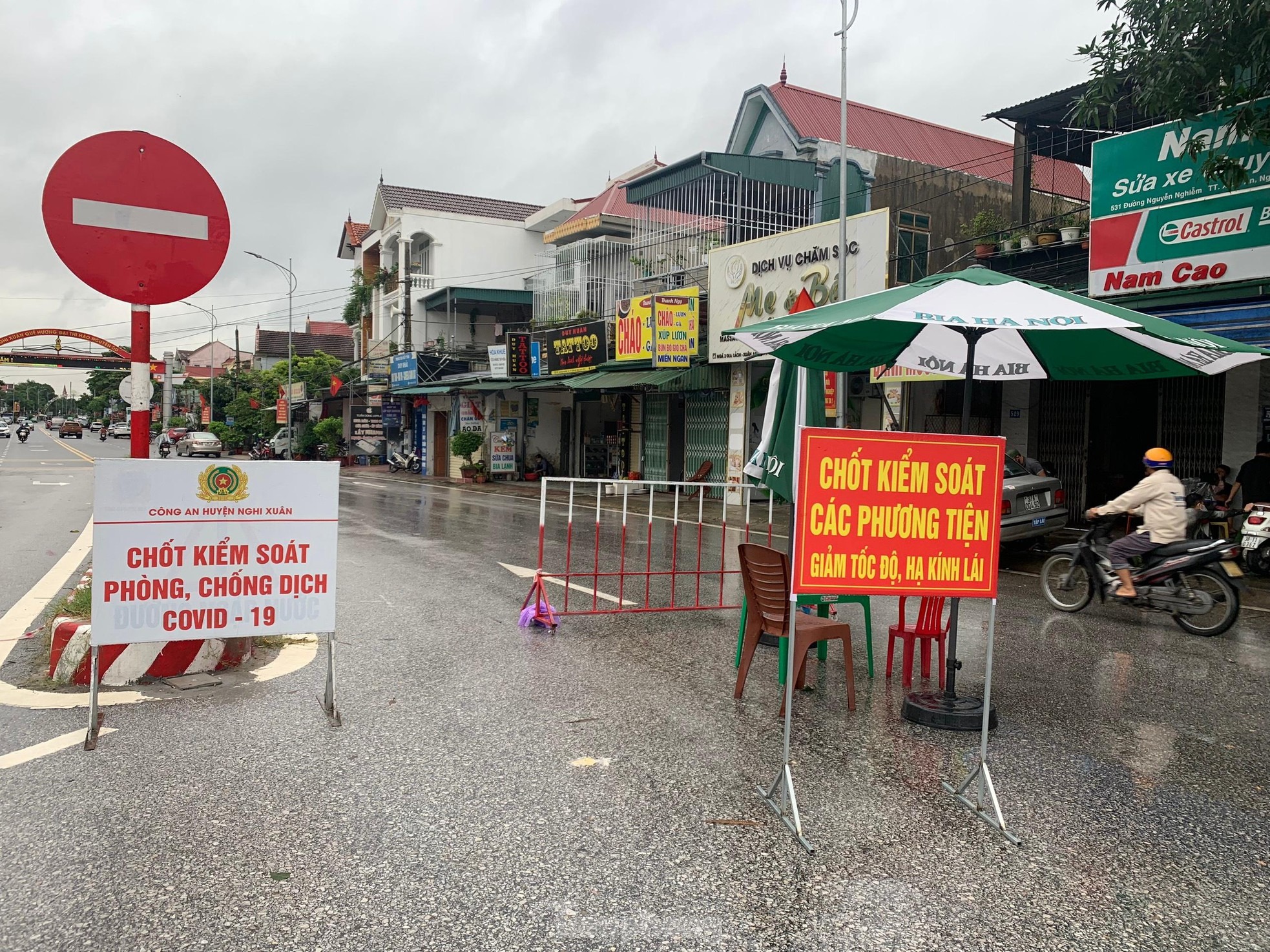 Ngày đầu người dân Nghệ An, Hà Tĩnh qua lại không cần giấy test COVID-19 - 5 Ngày đầu người dân Nghệ An, Hà Tĩnh qua lại không cần giấy test COVID-19 - 5