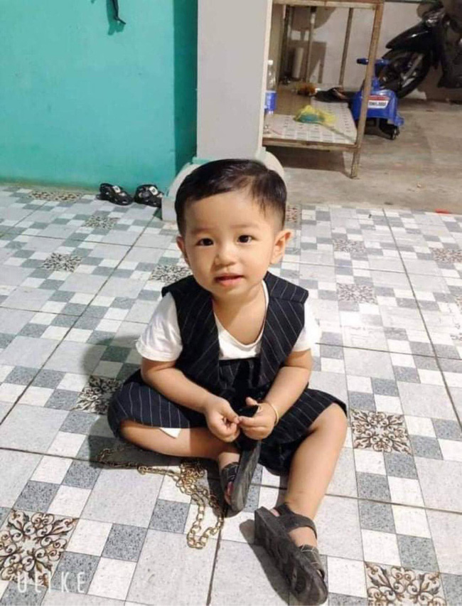 Bé trai 2 tuổi mất tích bí ẩn khi đang chơi trước sân nhà, gia đình xin tặng 200 triệu cho ai tìm thấy con - 1 Bé trai 2 tuổi mất tích bí ẩn khi đang chơi trước sân nhà, gia đình xin tặng 200 triệu cho ai tìm thấy con - 1