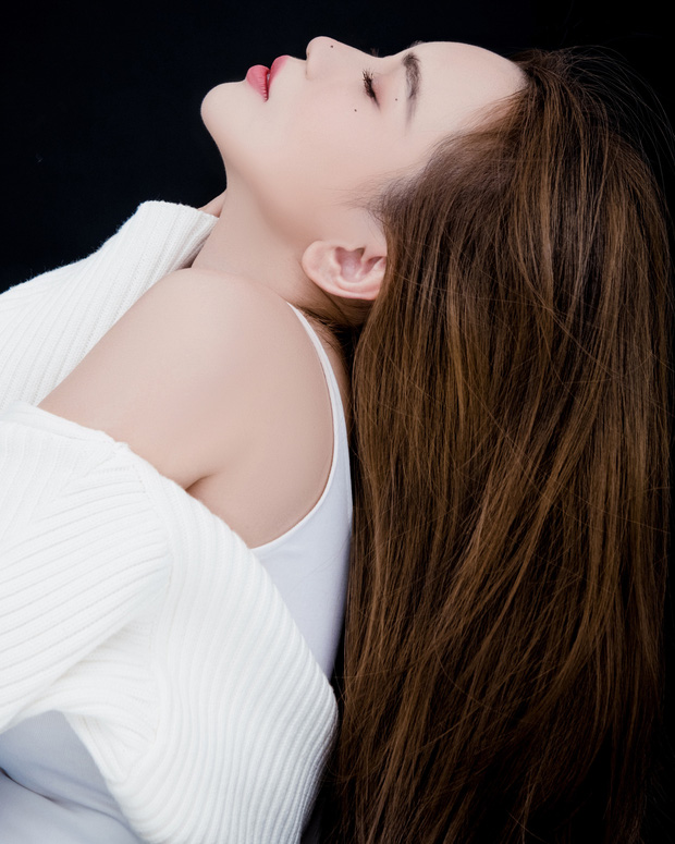 Bật chế độ độc thân, Sĩ Thanh lên đồ hở bạo khoe trọn khe ngực đầy cực sexy! - 6 Bật chế độ độc thân, Sĩ Thanh lên đồ hở bạo khoe trọn khe ngực đầy cực sexy! - 6