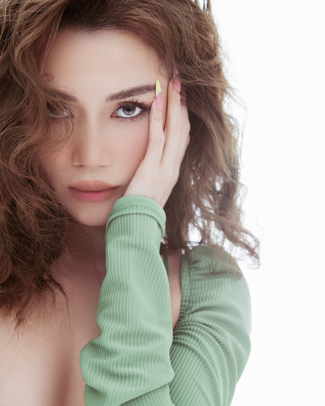Bật chế độ độc thân, Sĩ Thanh lên đồ hở bạo khoe trọn khe ngực đầy cực sexy! - 1 Bật chế độ độc thân, Sĩ Thanh lên đồ hở bạo khoe trọn khe ngực đầy cực sexy! - 1
