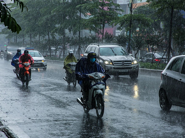 Mưa lạnh diện rộng bao trùm khắp Bắc Bộ và Bắc Trung Bộ, Hà Nội rét 18 độ C Mưa lạnh diện rộng bao trùm khắp Bắc Bộ và Bắc Trung Bộ, Hà Nội rét 18 độ C