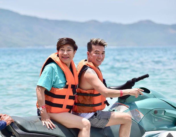 Bầu show 17 năm làm vợ giấy tờ đối xử với Đàm Vĩnh Hưng thế nào sau khi đệ đơn ly hôn? - 6 Bầu show 17 năm làm vợ giấy tờ đối xử với Đàm Vĩnh Hưng thế nào sau khi đệ đơn ly hôn? - 6