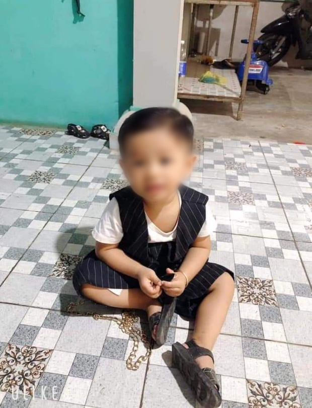 Hành trình 5 ngày 4 đêm tìm kiếm bé trai 2 tuổi ở Bình Dương: Hàng trăm người xa lạ cùng nỗ lực, nhiều luồng thông tin đổ về nhưng phép màu đã không xảy ra Hành trình 5 ngày 4 đêm tìm kiếm bé trai 2 tuổi ở Bình Dương: Hàng trăm người xa lạ cùng nỗ lực, nhiều luồng thông tin đổ về nhưng phép màu đã không xảy ra