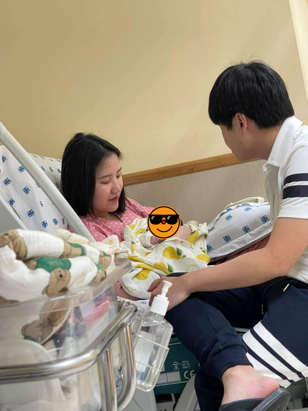 Cận cảnh nhan sắc vợ TGĐ Phan Thành sau khi hạ sinh quý tử đầu lòng: Xuất sắc quá trời ơi! Cận cảnh nhan sắc vợ TGĐ Phan Thành sau khi hạ sinh quý tử đầu lòng: Xuất sắc quá trời ơi!