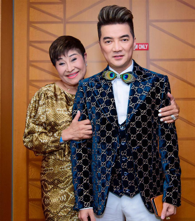 Bầu show 17 năm làm vợ giấy tờ đối xử với Đàm Vĩnh Hưng thế nào sau khi đệ đơn ly hôn? - 4 Bầu show 17 năm làm vợ giấy tờ đối xử với Đàm Vĩnh Hưng thế nào sau khi đệ đơn ly hôn? - 4