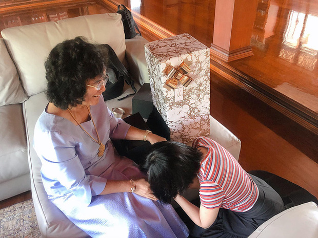 Có mẹ chồng hào môn sướng cỡ nào: Không biết nội trợ chẳng sao, đồ hiệu - nhẫn kim cương to oạch con thích là mẹ chiều! - 11 Có mẹ chồng hào môn sướng cỡ nào: Không biết nội trợ chẳng sao, đồ hiệu - nhẫn kim cương to oạch con thích là mẹ chiều! - 11