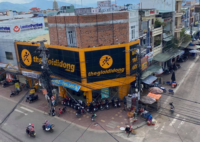 Sau pha 'trở mặt' vì không được giảm tiền thuê mặt bằng, Thế Giới Di Động đã đòi được tiền? - 1 Sau pha 'trở mặt' vì không được giảm tiền thuê mặt bằng, Thế Giới Di Động đã đòi được tiền? - 1