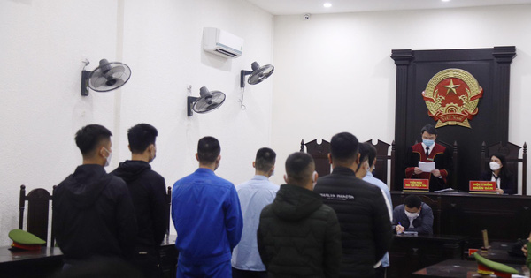 Cựu trung tá công an thuê đàn em tạt axit, nước sôi vào 2 thuộc cấp Cựu trung tá công an thuê đàn em tạt axit, nước sôi vào 2 thuộc cấp