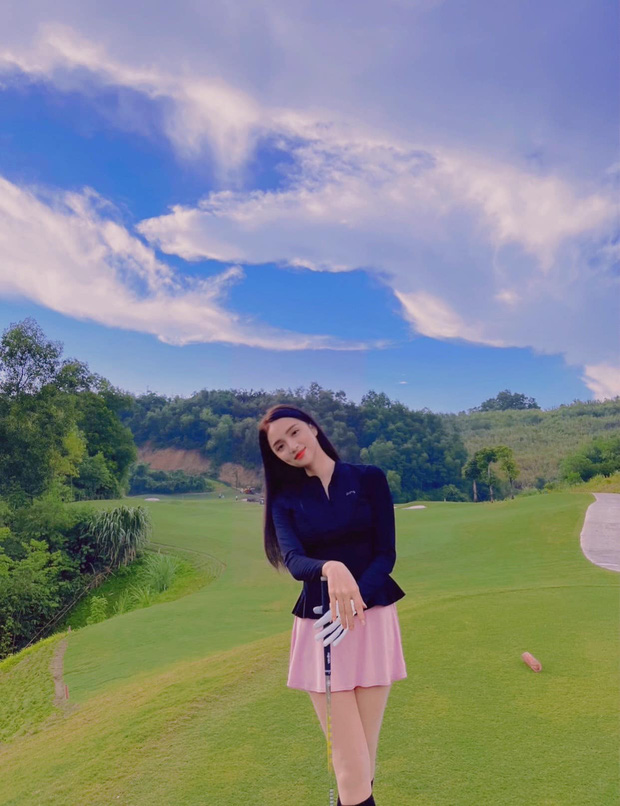 Hương Giang 'xả kho' loạt ảnh khoe dáng mỏng tang trên sân golf, dòng status ám hiệu gửi đến Matt Liu hay gì đây? - 2 Hương Giang 'xả kho' loạt ảnh khoe dáng mỏng tang trên sân golf, dòng status ám hiệu gửi đến Matt Liu hay gì đây? - 2