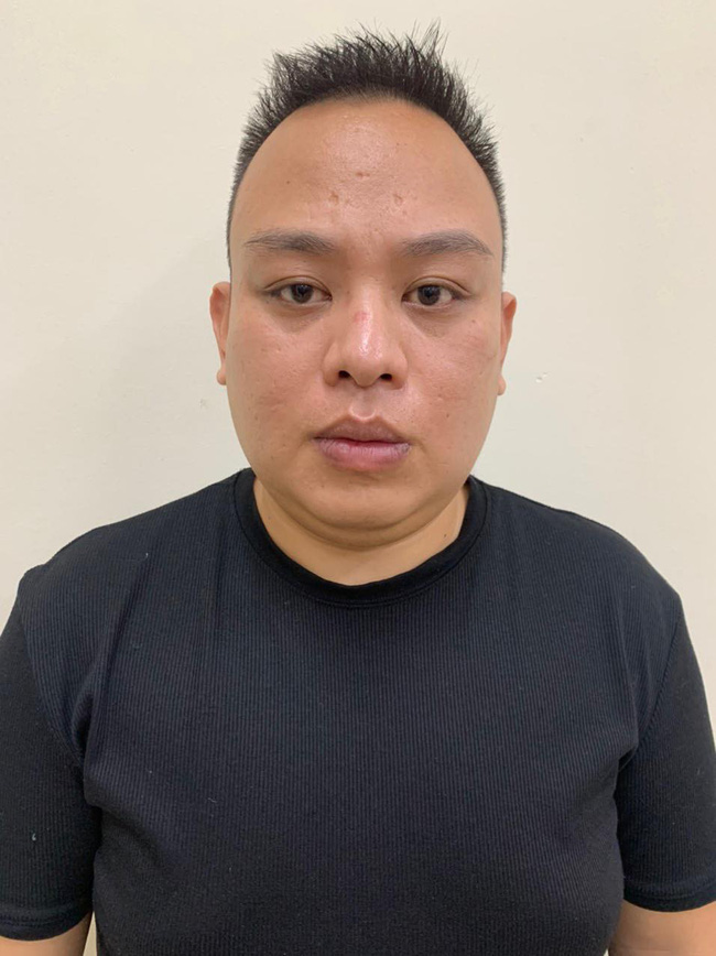 'Nổ' làm CEO tập đoàn lớn, lừa hàng trăm triệu đồng của cô gái trẻ 'Nổ' làm CEO tập đoàn lớn, lừa hàng trăm triệu đồng của cô gái trẻ