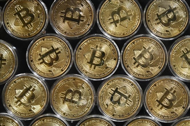 Bitcoin là 'vàng kỹ thuật số' hay chỉ là "vàng rởm"? Bitcoin là 'vàng kỹ thuật số' hay chỉ là "vàng rởm"?