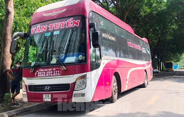 Bến xe đóng cửa, xe khách đón trả 'thượng đế' ở lòng đường - 7 Bến xe đóng cửa, xe khách đón trả 'thượng đế' ở lòng đường - 7