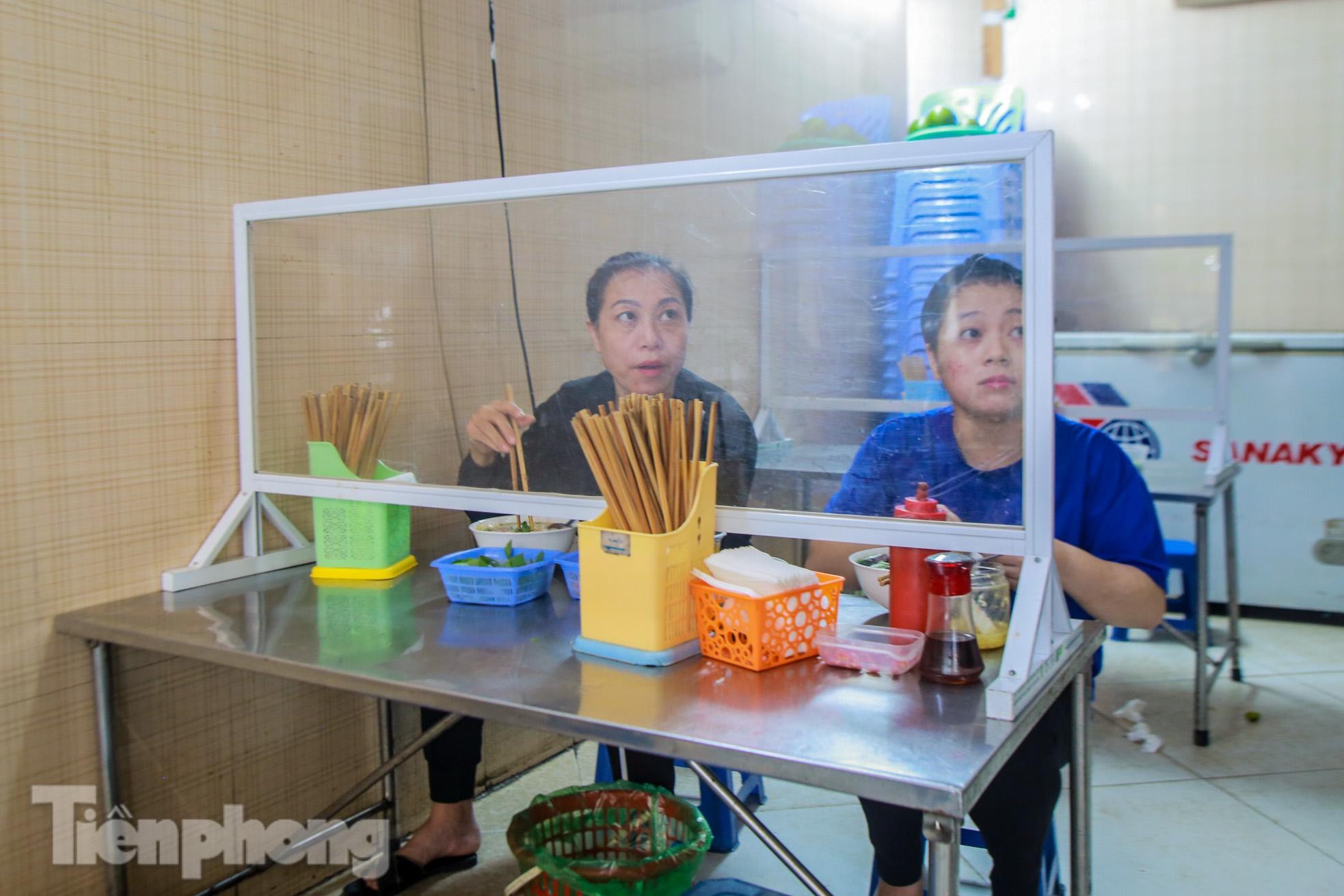 Hà Nội xử phạt cơ sở kinh doanh chưa thực hiện quy định quét mã QR - 12 Hà Nội xử phạt cơ sở kinh doanh chưa thực hiện quy định quét mã QR - 12