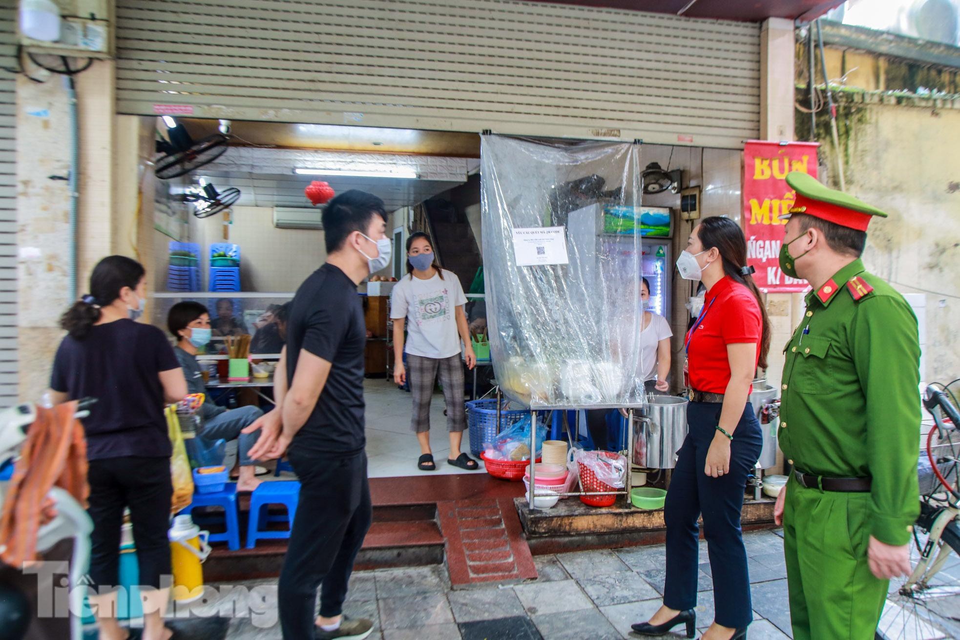 Hà Nội xử phạt cơ sở kinh doanh chưa thực hiện quy định quét mã QR - 8 Hà Nội xử phạt cơ sở kinh doanh chưa thực hiện quy định quét mã QR - 8