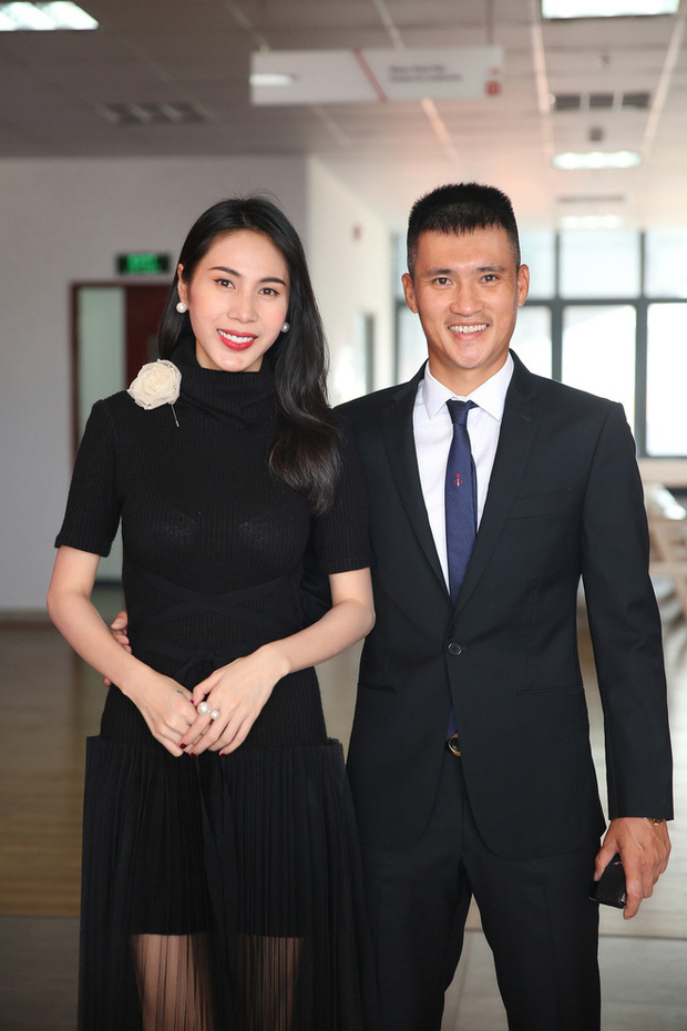 Lộ khoảnh khắc Thuỷ Tiên 'diễn' khi làm từ thiện, có máy quay theo sát hô 'rồi' mới bắt đầu xuống xe, dân mạng bùng nổ tranh cãi Lộ khoảnh khắc Thuỷ Tiên 'diễn' khi làm từ thiện, có máy quay theo sát hô 'rồi' mới bắt đầu xuống xe, dân mạng bùng nổ tranh cãi