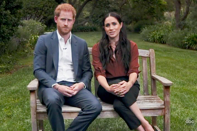 Nhà Kate vừa tung bộ ảnh mới, Meghan liền gây chú ý với 'tâm thư' dài hơn 1.000 chữ - 2 Nhà Kate vừa tung bộ ảnh mới, Meghan liền gây chú ý với 'tâm thư' dài hơn 1.000 chữ - 2