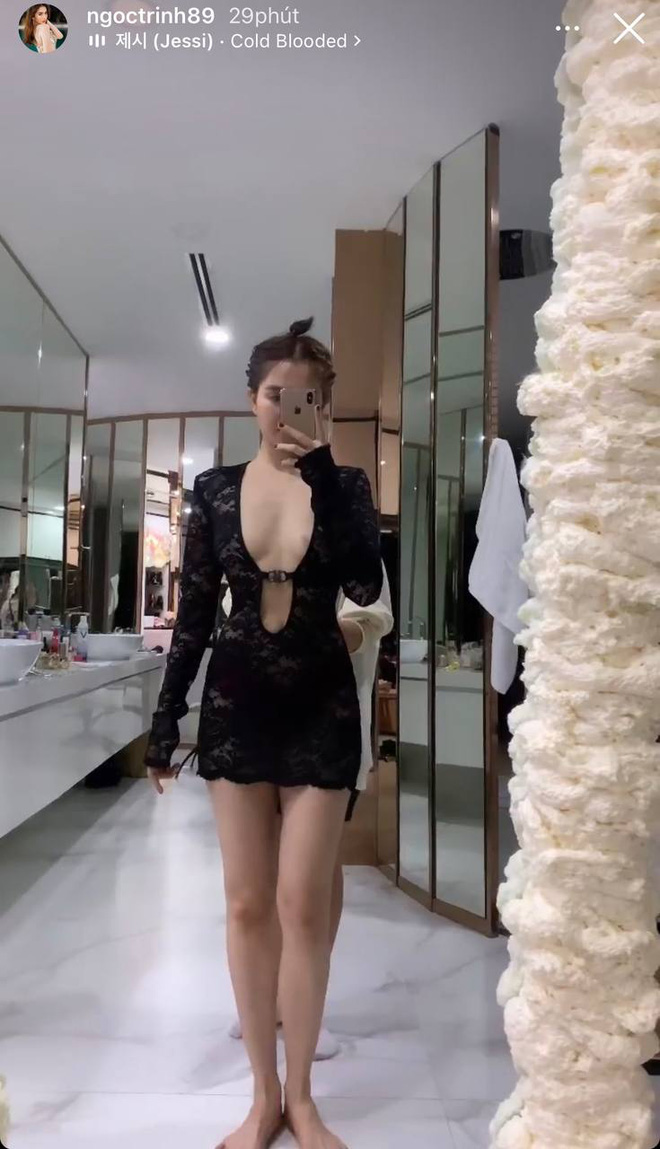 Ngọc Trinh khoe dáng trong chiếc váy hở toang vòng 1, dân tình hết hồn vì sợ 'lộ hàng' - 1 Ngọc Trinh khoe dáng trong chiếc váy hở toang vòng 1, dân tình hết hồn vì sợ 'lộ hàng' - 1