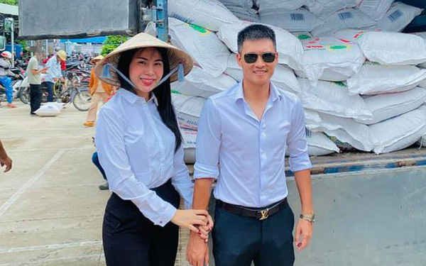 Lộ khoảnh khắc Thuỷ Tiên 'diễn' khi làm từ thiện, có máy quay theo sát hô 'rồi' mới bắt đầu xuống xe, dân mạng bùng nổ tranh cãi - 4 Lộ khoảnh khắc Thuỷ Tiên 'diễn' khi làm từ thiện, có máy quay theo sát hô 'rồi' mới bắt đầu xuống xe, dân mạng bùng nổ tranh cãi - 4