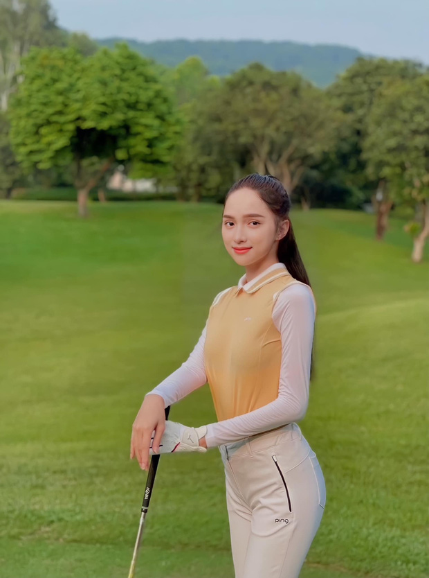 Đây là việc Hương Giang làm trong 2 ngày tái xuất showbiz, 'nghiện' bồ CEO lắm rồi nè! Đây là việc Hương Giang làm trong 2 ngày tái xuất showbiz, 'nghiện' bồ CEO lắm rồi nè!