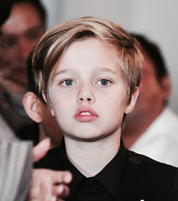 Từng là biểu tượng của cộng đồng LGBT, con gái tomboy của Angelina Jolie vừa có màn lột xác khiến cả thế giới kinh ngạc - 4 Từng là biểu tượng của cộng đồng LGBT, con gái tomboy của Angelina Jolie vừa có màn lột xác khiến cả thế giới kinh ngạc - 4