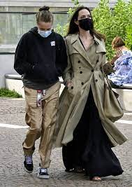 Từng là biểu tượng của cộng đồng LGBT, con gái tomboy của Angelina Jolie vừa có màn lột xác khiến cả thế giới kinh ngạc - 23 Từng là biểu tượng của cộng đồng LGBT, con gái tomboy của Angelina Jolie vừa có màn lột xác khiến cả thế giới kinh ngạc - 23