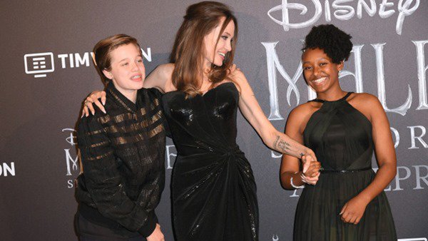Từng là biểu tượng của cộng đồng LGBT, con gái tomboy của Angelina Jolie vừa có màn lột xác khiến cả thế giới kinh ngạc - 11 Từng là biểu tượng của cộng đồng LGBT, con gái tomboy của Angelina Jolie vừa có màn lột xác khiến cả thế giới kinh ngạc - 11