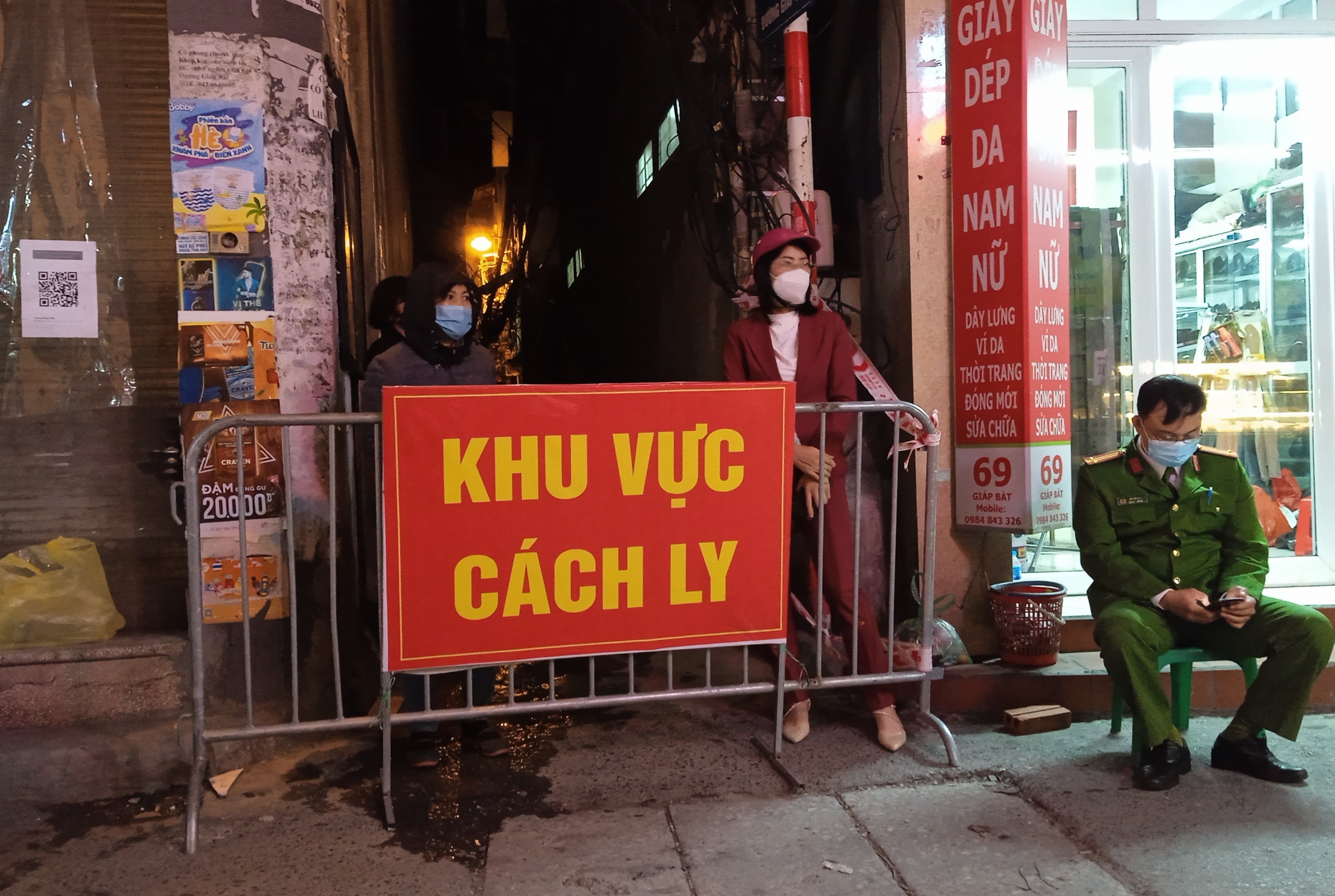 Hà Nội rà soát hơn 300 người liên quan 2 ca Covid-19 cộng đồng mới Hà Nội rà soát hơn 300 người liên quan 2 ca Covid-19 cộng đồng mới