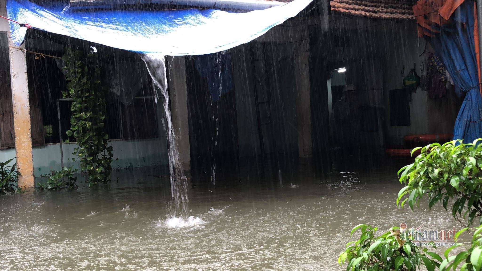 Mưa lớn, nhiều nơi ngập lụt ở Quảng Nam - 8 Mưa lớn, nhiều nơi ngập lụt ở Quảng Nam - 8